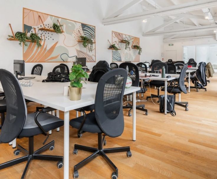 Plateau Privatif À Paris 9e Arrondissement Sur Rue De Calais Avec 50 Postes Et 350m2 De Surface