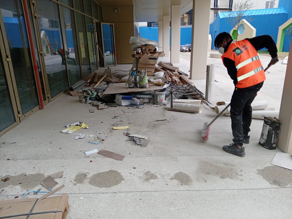 Nettoyage cours chantier Pantin1